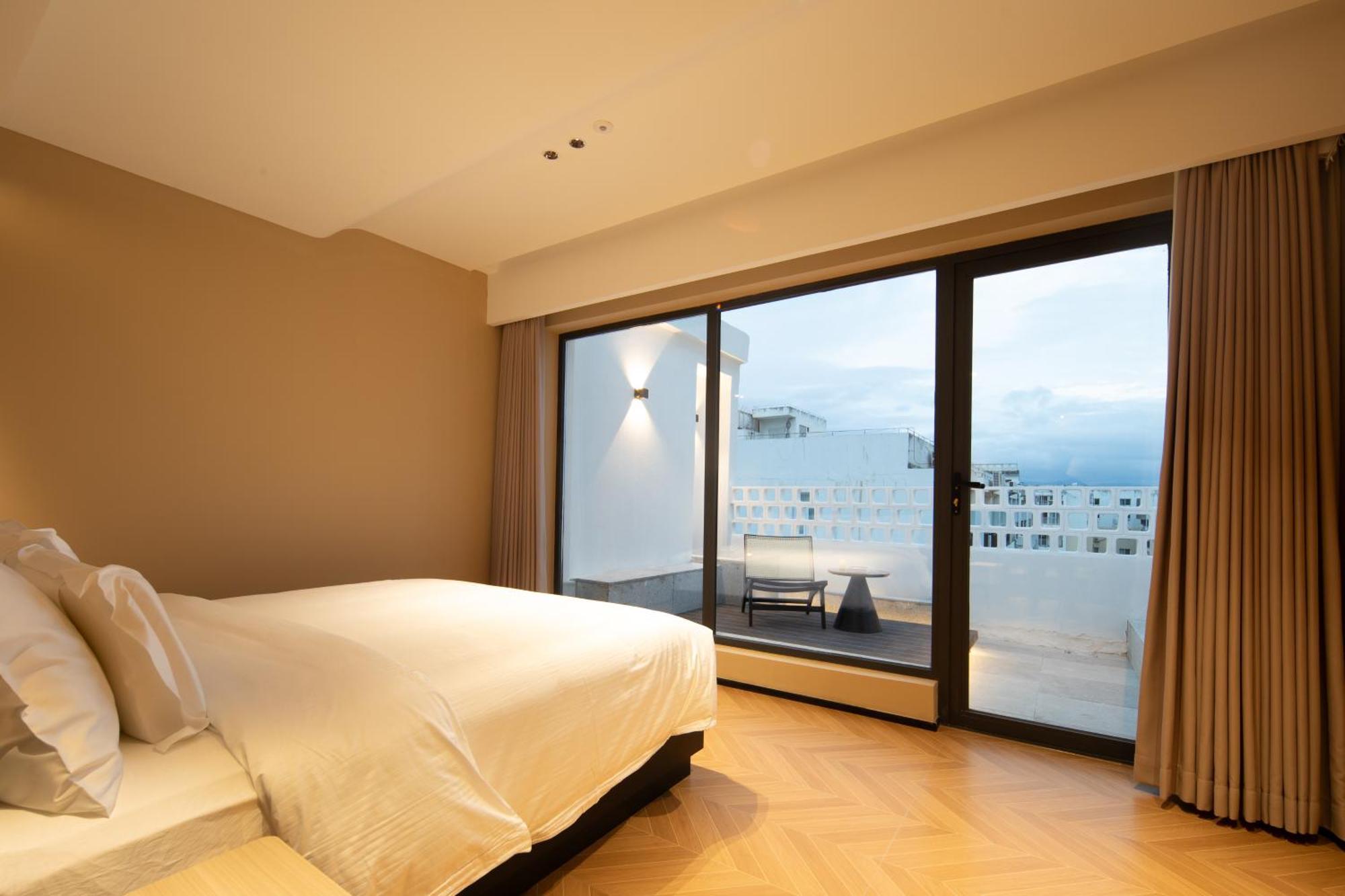 See You Soon At The Ritz Rose Summer Hotel Sanya Exteriör bild