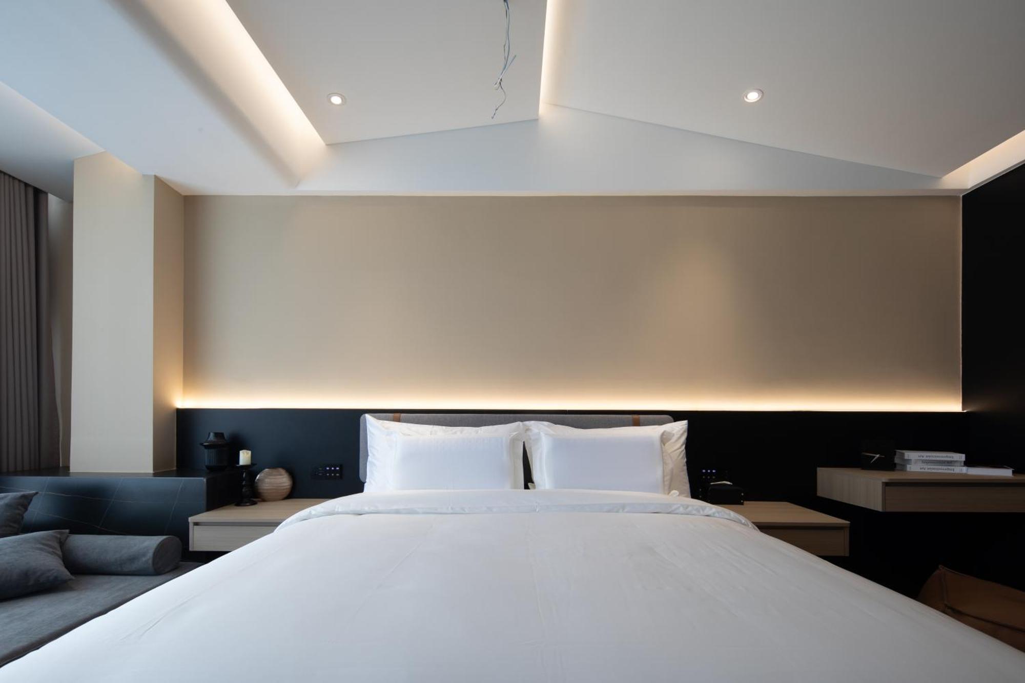 See You Soon At The Ritz Rose Summer Hotel Sanya Exteriör bild