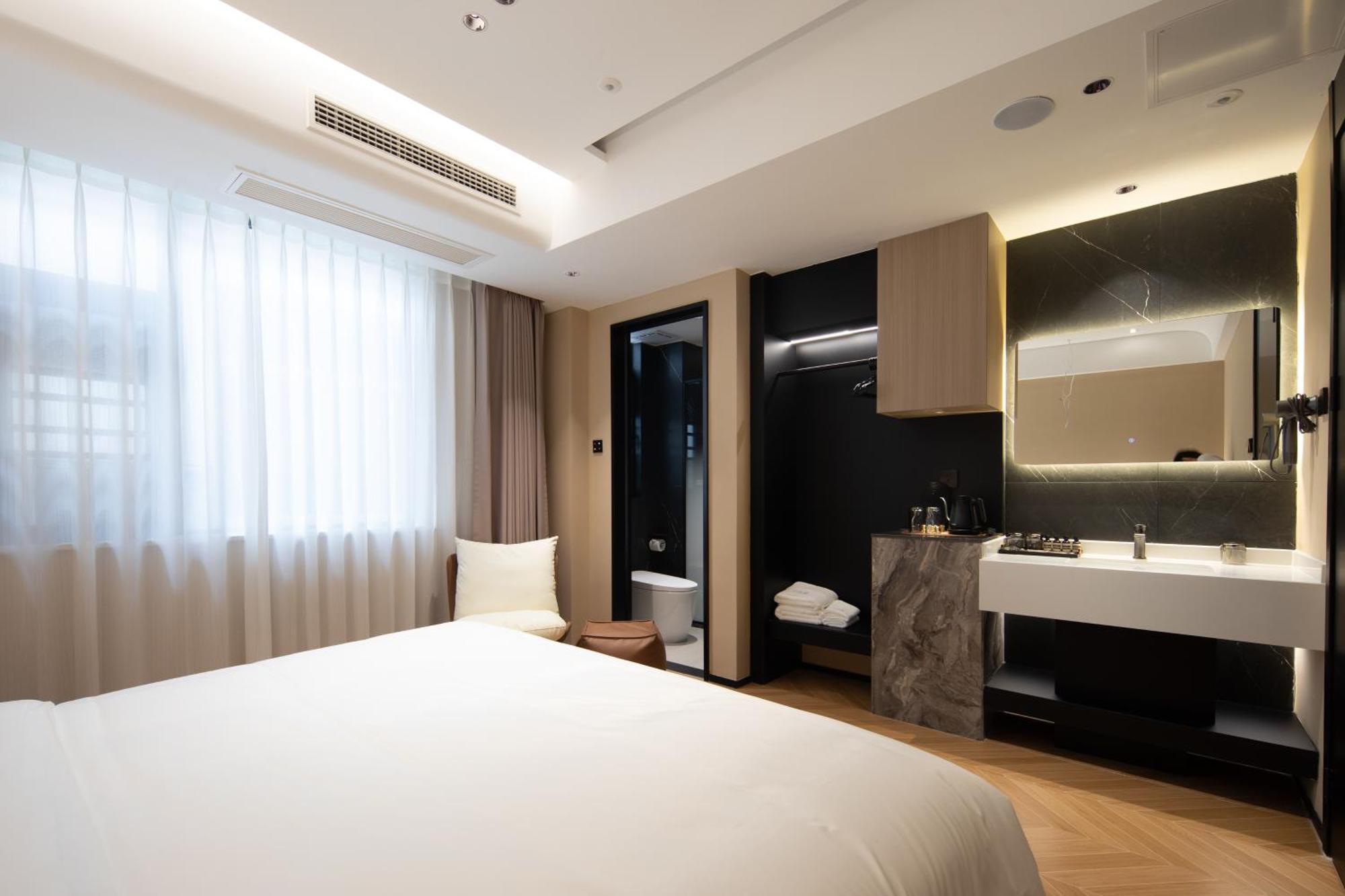 See You Soon At The Ritz Rose Summer Hotel Sanya Exteriör bild